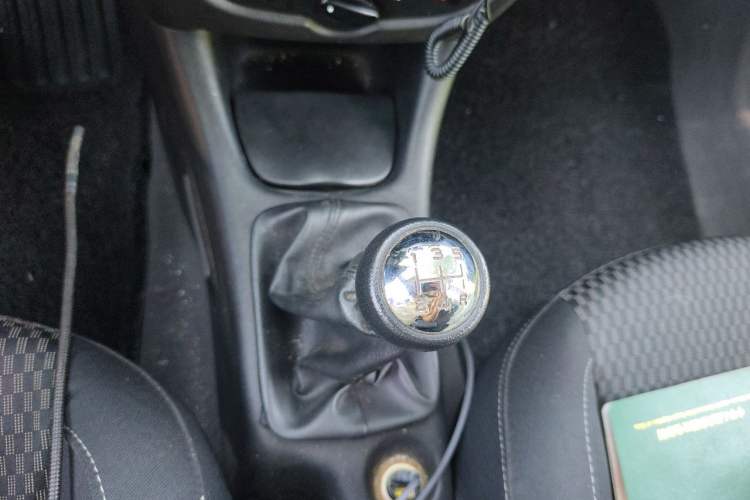 Used Peugeot 207 2011 Hatchback 1.4L Manual Yule Edition Gear Lever