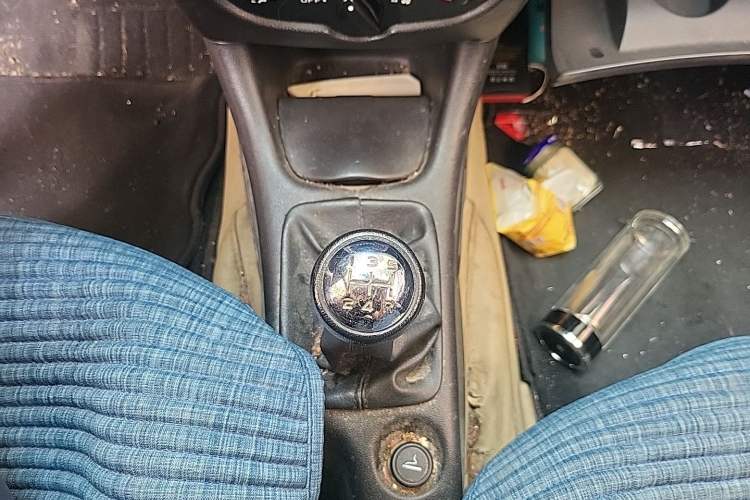 Used Peugeot 207 2011 Hatchback 1.4L Manual Yule Edition Gear Lever