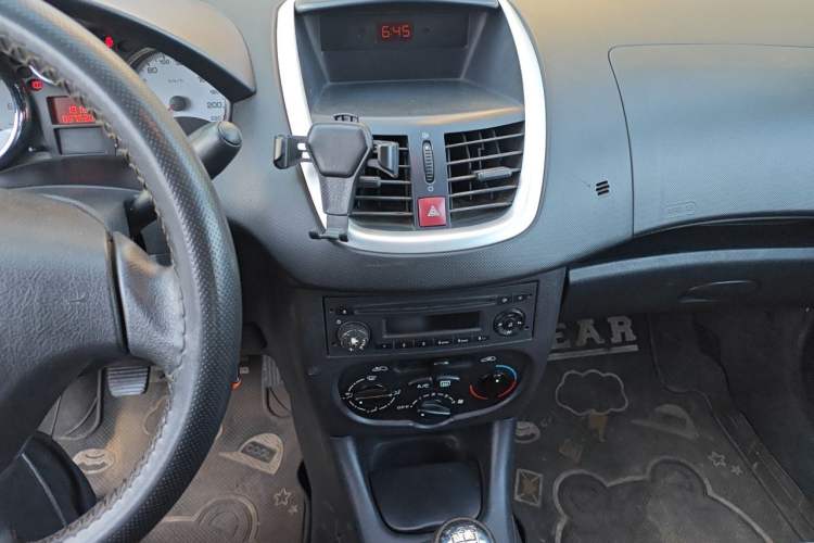 Used Peugeot 207 2011 Sedan 1.4L Manual Yule Edition Audio And AC Panel