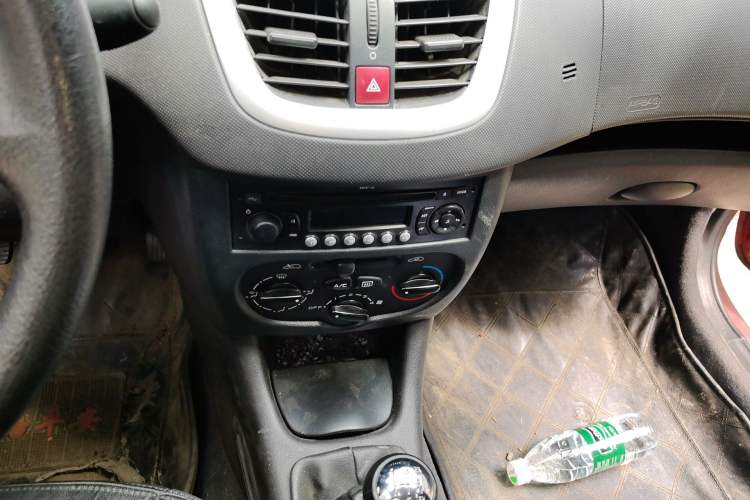 Used Peugeot 207 2011 Sedan 1.4L Manual Yule Edition Audio And AC Panel