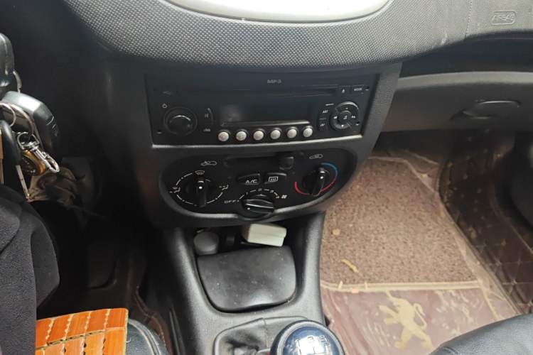 Used Peugeot 207 2011 Sedan 1.4L Manual Yule Edition Audio And AC Panel
