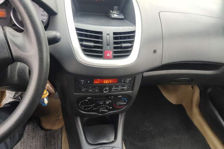 Used Peugeot 207 2011 Sedan 1.4L Manual Yule Edition Audio And AC Panel