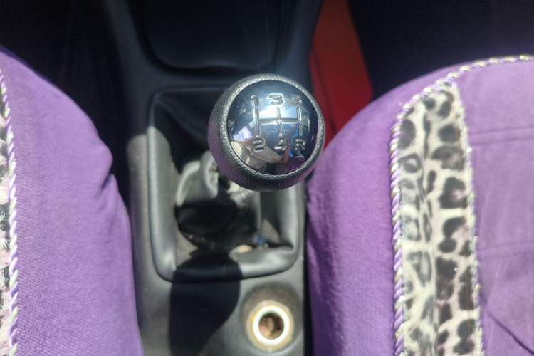 Used Peugeot 207 2011 Hatchback 1.4L Manual Yule Edition Gear Lever