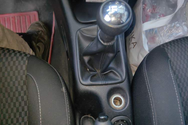 Used Peugeot 207 2011 Hatchback 1.4L Manual Yule Edition Gear Lever