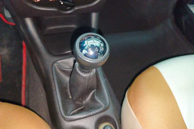 Used Peugeot 207 2011 Hatchback 1.4L Manual Yule Edition Gear Lever