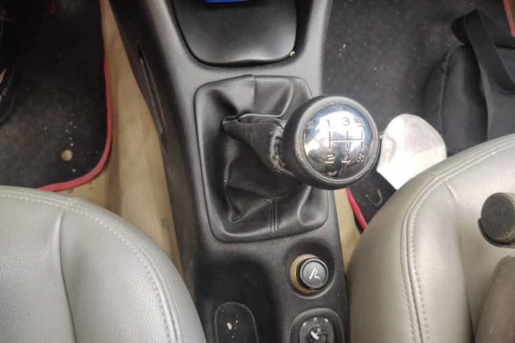 Used Peugeot 207 2011 Sedan 1.4L Manual Yule Edition Gear Lever