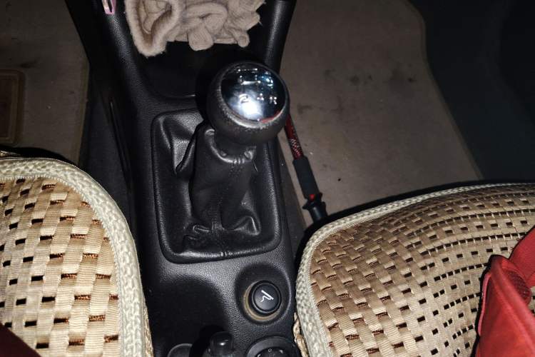 Used Peugeot 207 2011 Hatchback 1.4L Manual Yule Edition Gear Lever