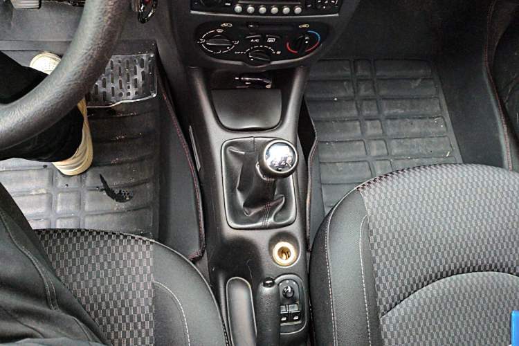 Used Peugeot 207 2011 Hatchback 1.4L Manual Yule Edition Gear Lever