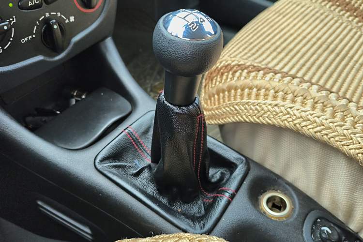 Used Peugeot 207 2011 Sedan 1.4L Manual Yule Edition Gear Lever