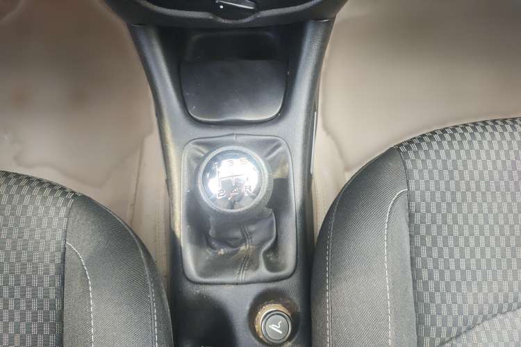 Used Peugeot 207 2011 Sedan 1.4L Manual Yule Edition Gear Lever