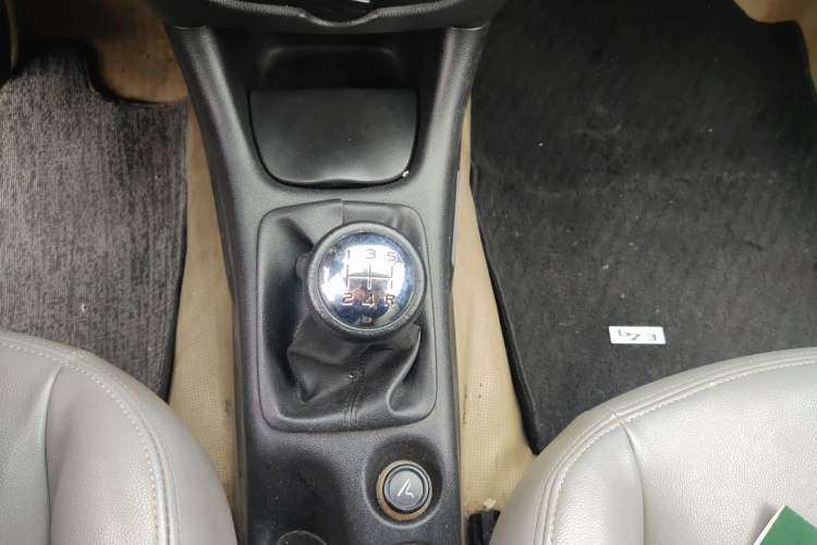 Used Peugeot 207 2011 Sedan 1.4L Manual Yule Edition Gear Lever