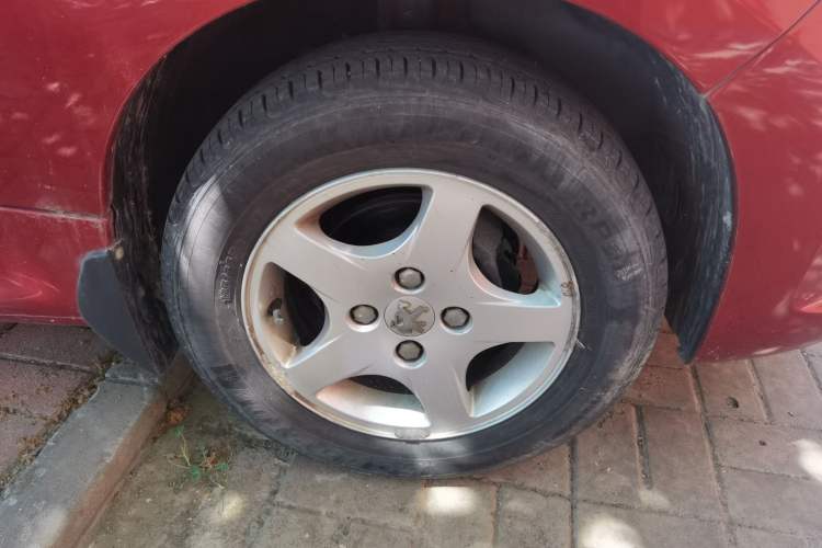Used Peugeot 207 2011 Sedan 1.4L Manual Yule Edition Right Front Wheel Hub