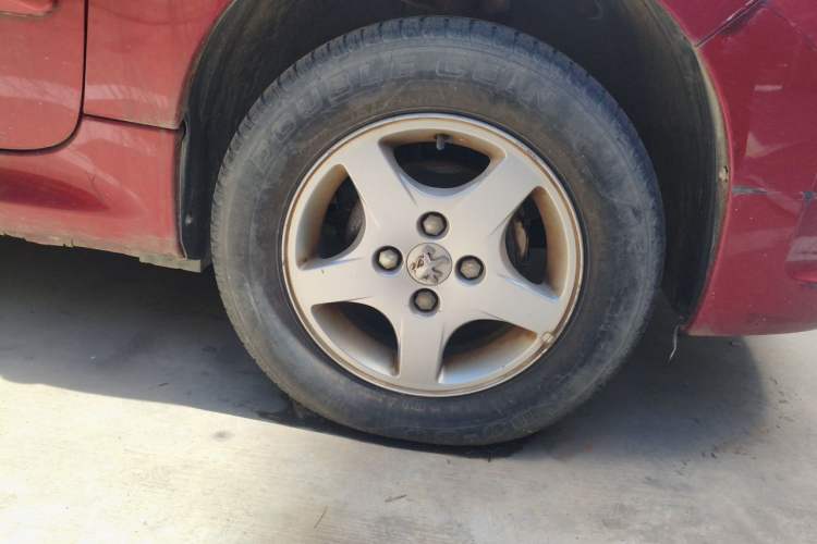 Used Peugeot 207 2011 Hatchback 1.4L Manual Yule Edition Right Front Wheel Hub