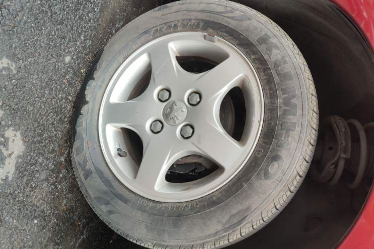 Used Peugeot 207 2011 Hatchback 1.4L Manual Yule Edition Right Front Wheel Hub