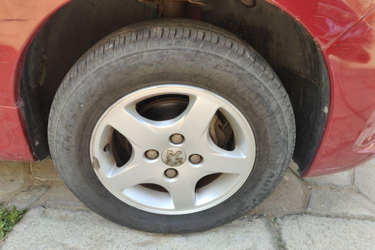 Used Peugeot 207 2011 Hatchback 1.4L Manual Yule Edition Right Front Wheel Hub