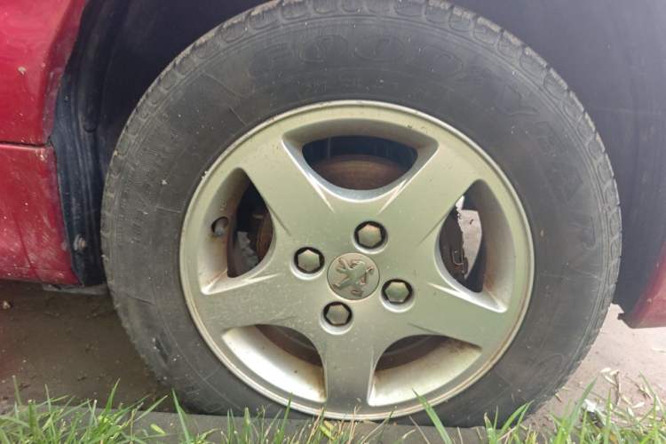 Used Peugeot 207 2011 Hatchback 1.4L Manual Yule Edition Right Front Wheel Hub