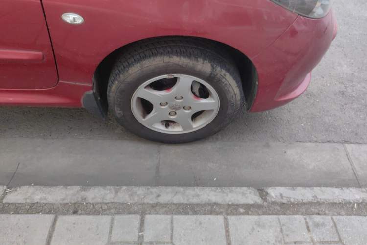 Used Peugeot 207 2011 Hatchback 1.4L Manual Yule Edition Right Front Wheel Hub