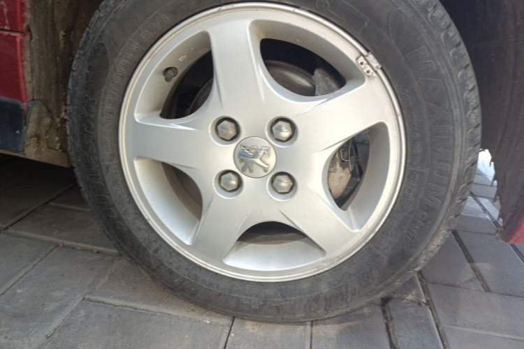 Used Peugeot 207 2011 Hatchback 1.4L Manual Yule Edition Right Front Wheel Hub