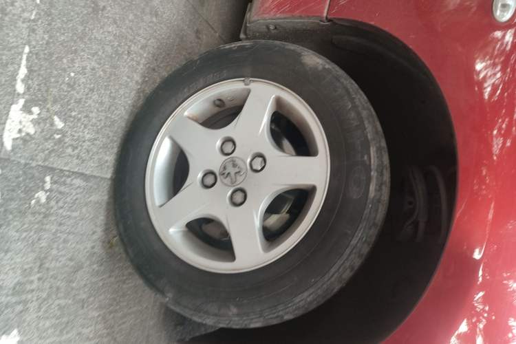 Used Peugeot 207 2011 Hatchback 1.4L Manual Yule Edition Right Front Wheel Hub