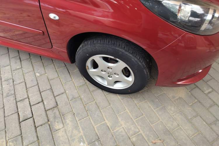 Used Peugeot 207 2011 Sedan 1.4L Manual Yule Edition Right Front Wheel Hub