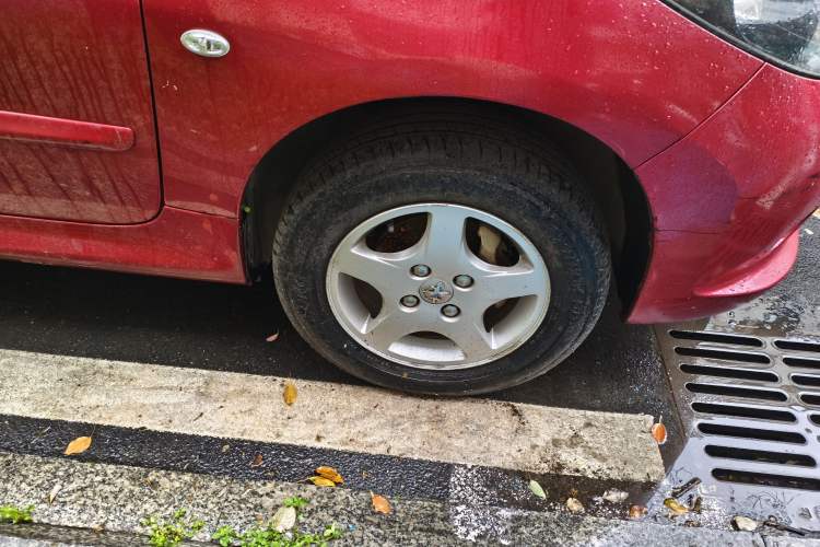 Used Peugeot 207 2011 Hatchback 1.4L Manual Yule Edition Right Front Wheel Hub