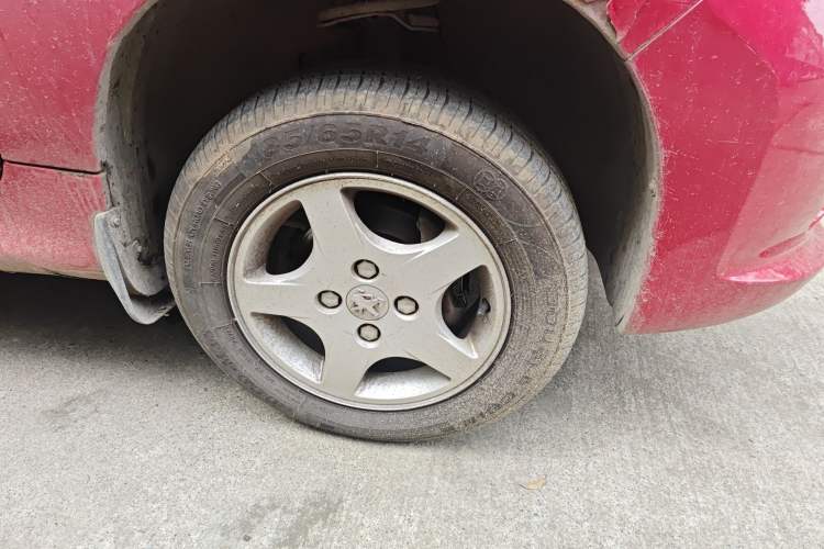Used Peugeot 207 2011 Sedan 1.4L Manual Yule Edition Right Front Wheel Hub