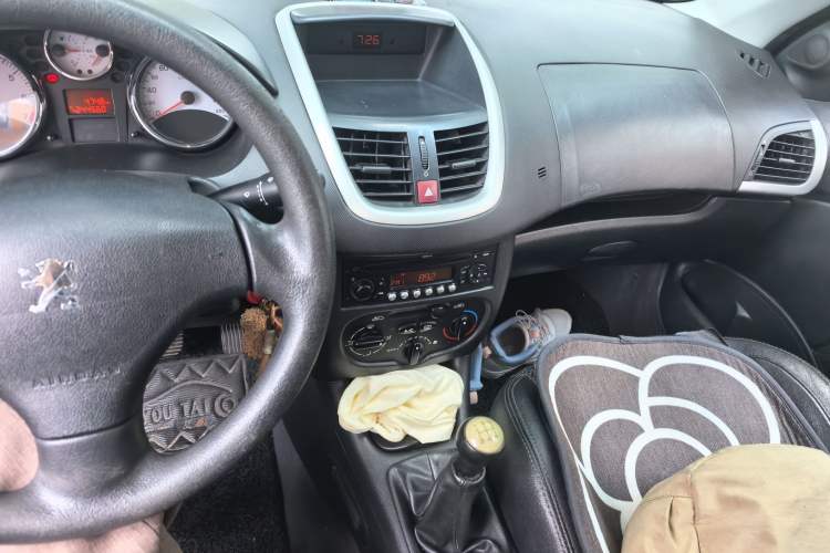Used Peugeot 207 2011 Sedan 1.4L Manual Yule Edition Audio And AC Panel