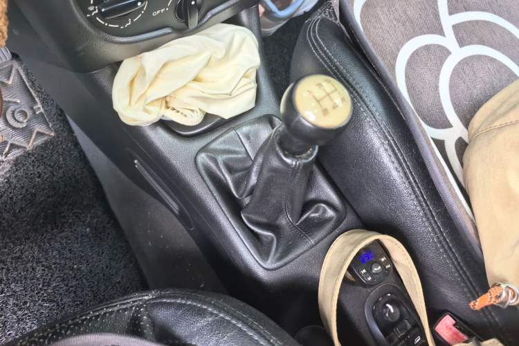 Used Peugeot 207 2011 Sedan 1.4L Manual Yule Edition Gear Lever