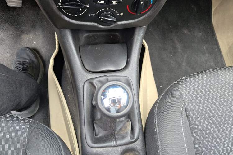 Used Peugeot 207 2011 Hatchback 1.4L Manual Yule Edition Gear Lever