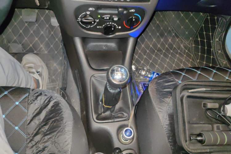 Used Peugeot 207 2011 Hatchback 1.4L Manual Yule Edition Gear Lever