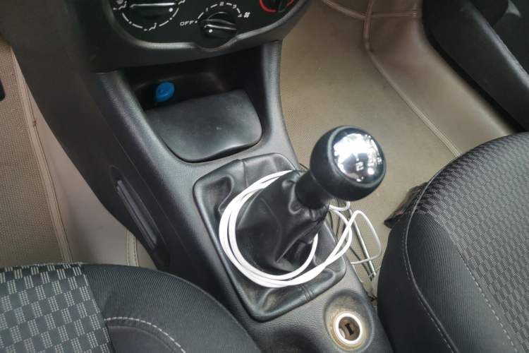 Used Peugeot 207 2011 Hatchback 1.4L Manual Yule Edition Gear Lever