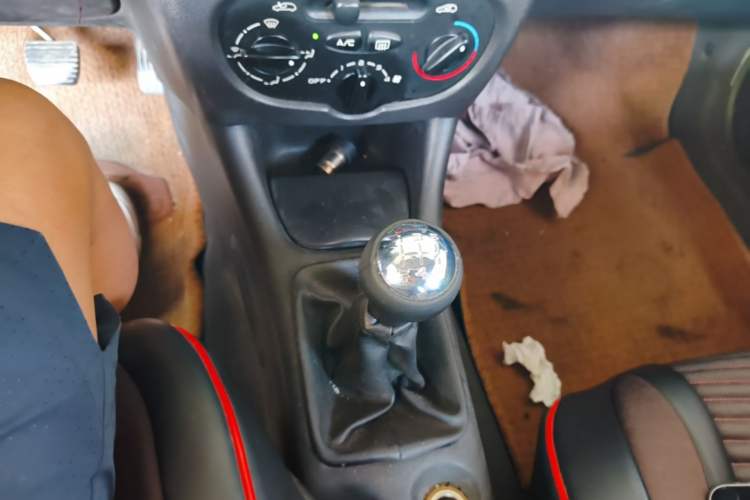 Used Peugeot 207 2011 Hatchback 1.4L Manual Yule Edition Gear Lever