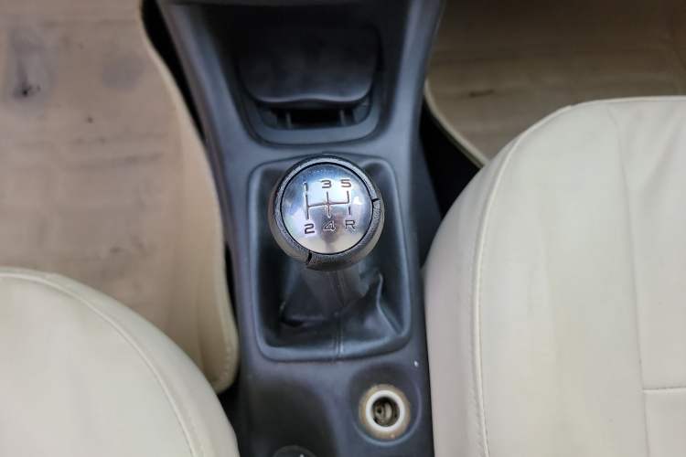 Used Peugeot 207 2011 Hatchback 1.4L Manual Yule Edition Gear Lever