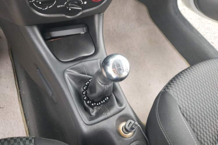 Used Peugeot 207 2011 Hatchback 1.4L Manual Yule Edition Gear Lever