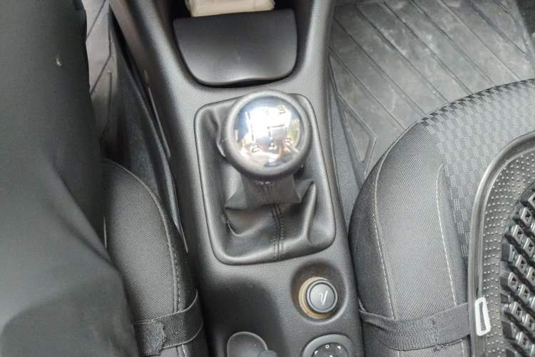 Used Peugeot 207 2011 Hatchback 1.4L Manual Yule Edition Gear Lever