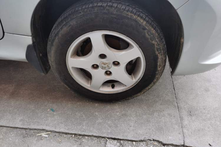 Used Peugeot 207 2011 Sedan 1.4L Manual Yule Edition Right Front Wheel Hub