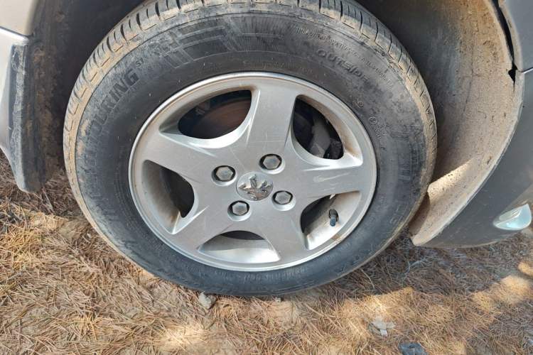 Used Peugeot 207 2011 Sedan 1.4L Manual Yule Edition Right Front Wheel Hub