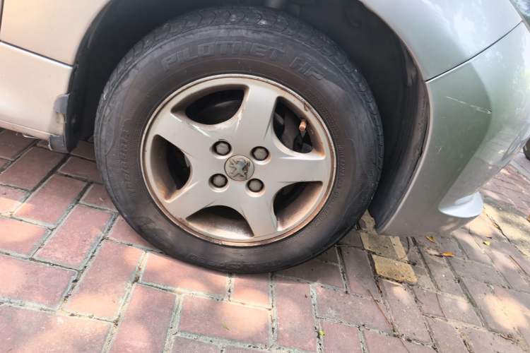 Used Peugeot 207 2011 Sedan 1.4L Manual Yule Edition Right Front Wheel Hub