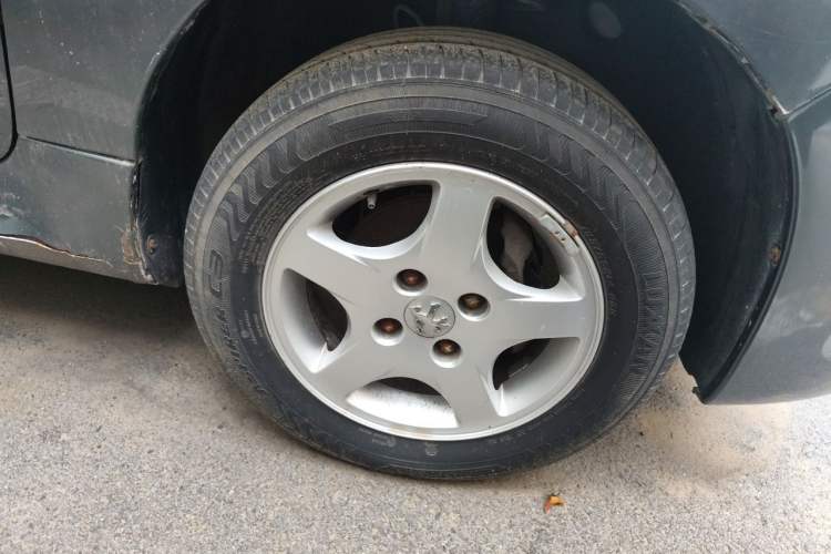 Used Peugeot 207 2011 Hatchback 1.4L Manual Yule Edition Right Front Wheel Hub