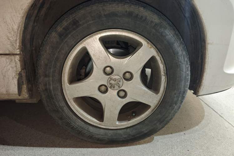 Used Peugeot 207 2011 Sedan 1.4L Manual Yule Edition Right Front Wheel Hub