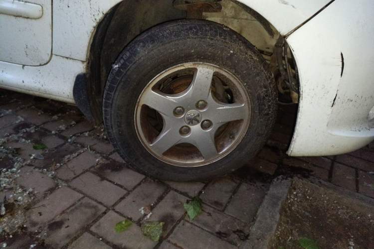 Used Peugeot 207 2011 Sedan 1.4L Manual Yule Edition Right Front Wheel Hub