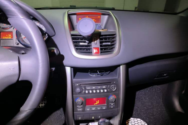Used Peugeot 207 2013 1.6L CC Automatic Fashion Edition Audio And AC Panel