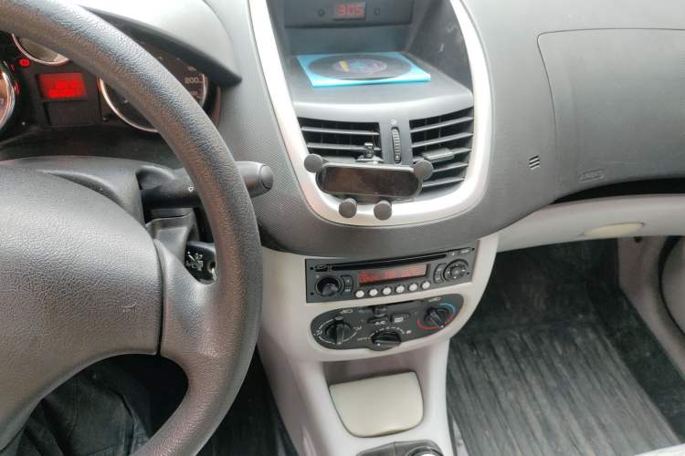 Used Peugeot 207 2013 CROSS 1.4L Manual Yule Model Audio And AC Panel