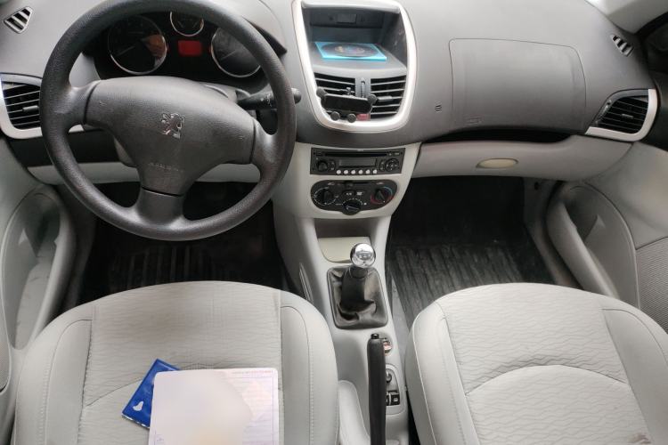 Used Peugeot 207 2013 CROSS 1.4L Manual Yule Model Center Console