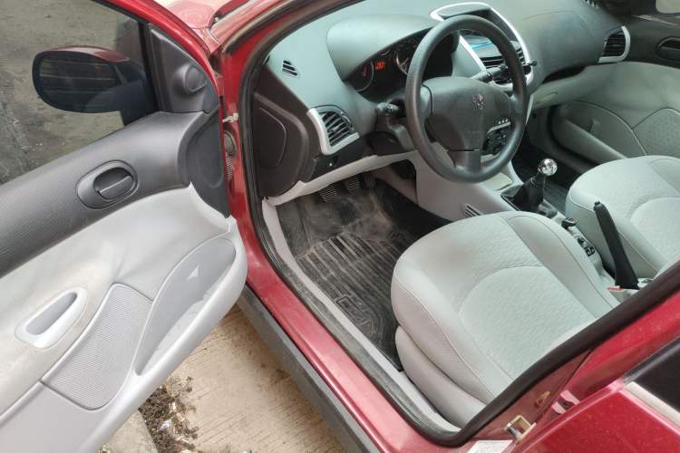 Used Peugeot 207 2013 CROSS 1.4L Manual Yule Model Driver Seat