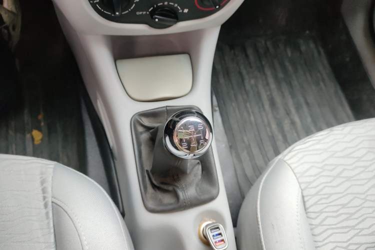 Used Peugeot 207 2013 CROSS 1.4L Manual Yule Model Gear Lever