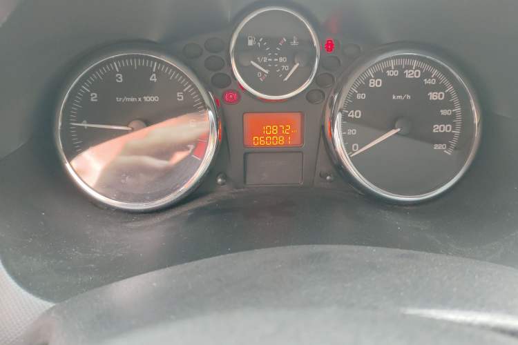 Used Peugeot 207 2013 CROSS 1.4L Manual Yule Model Odometer Close Up