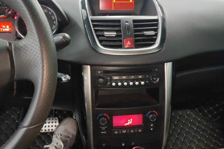 Used Peugeot 207 2013 1.6L CC Automatic Fashion Edition Audio And AC Panel