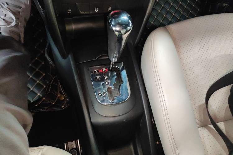 Used Peugeot 207 2013 1.6L CC Automatic Fashion Edition Gear Lever