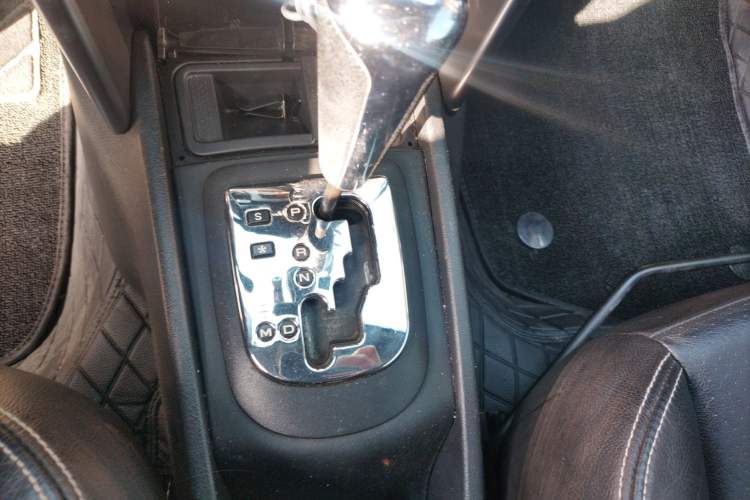 Used Peugeot 207 2013 1.6L CC Automatic Fashion Edition Gear Lever